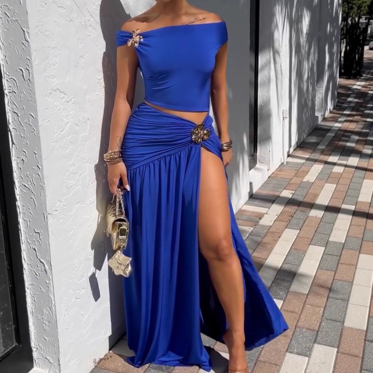 One shoulder metal decorative top with split and pleated skirt set